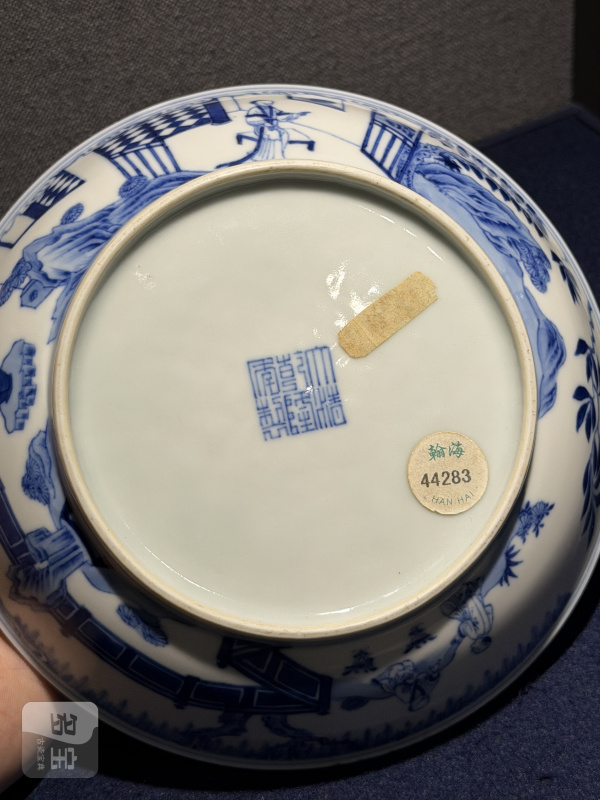 清乾隆 青花里松竹梅外宫苑婴戏图盘 - 图9